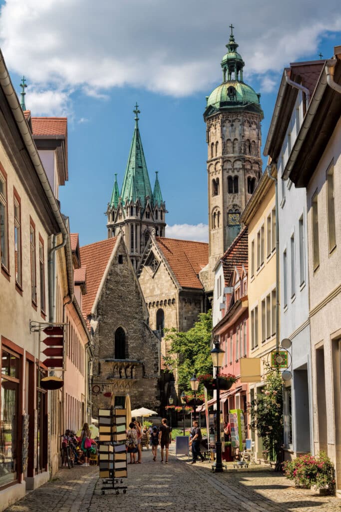 Ein Blick in der Alstadt Naumburg auf den Dom