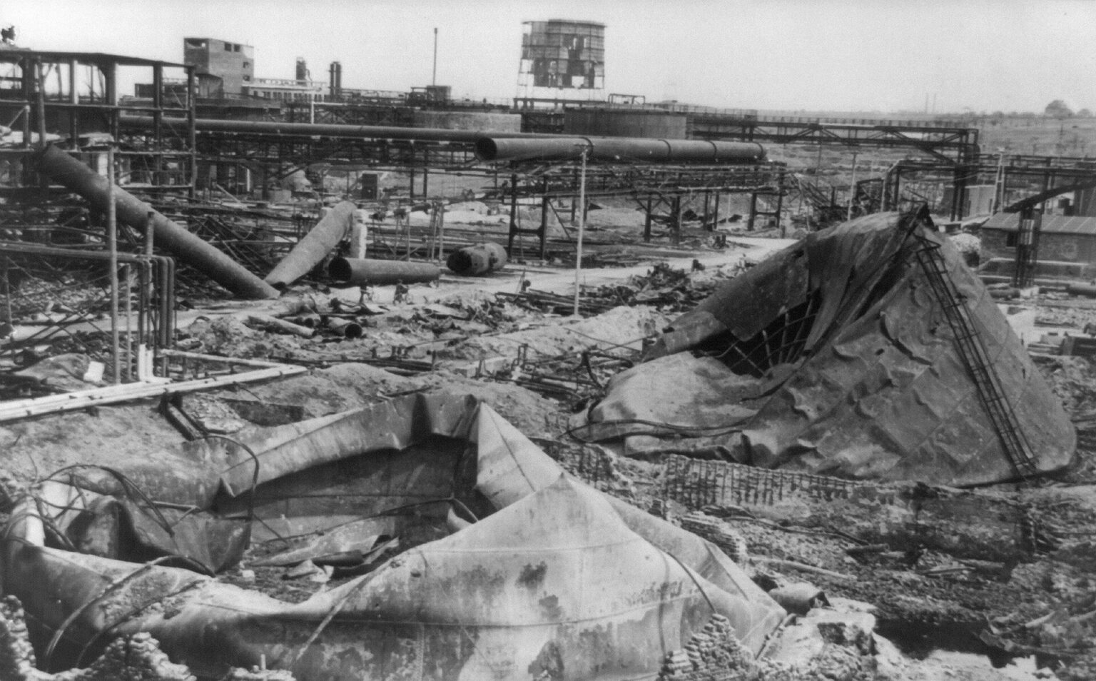 Zerstörte Brabag-Werke Zeitz/Tröglitz 1944